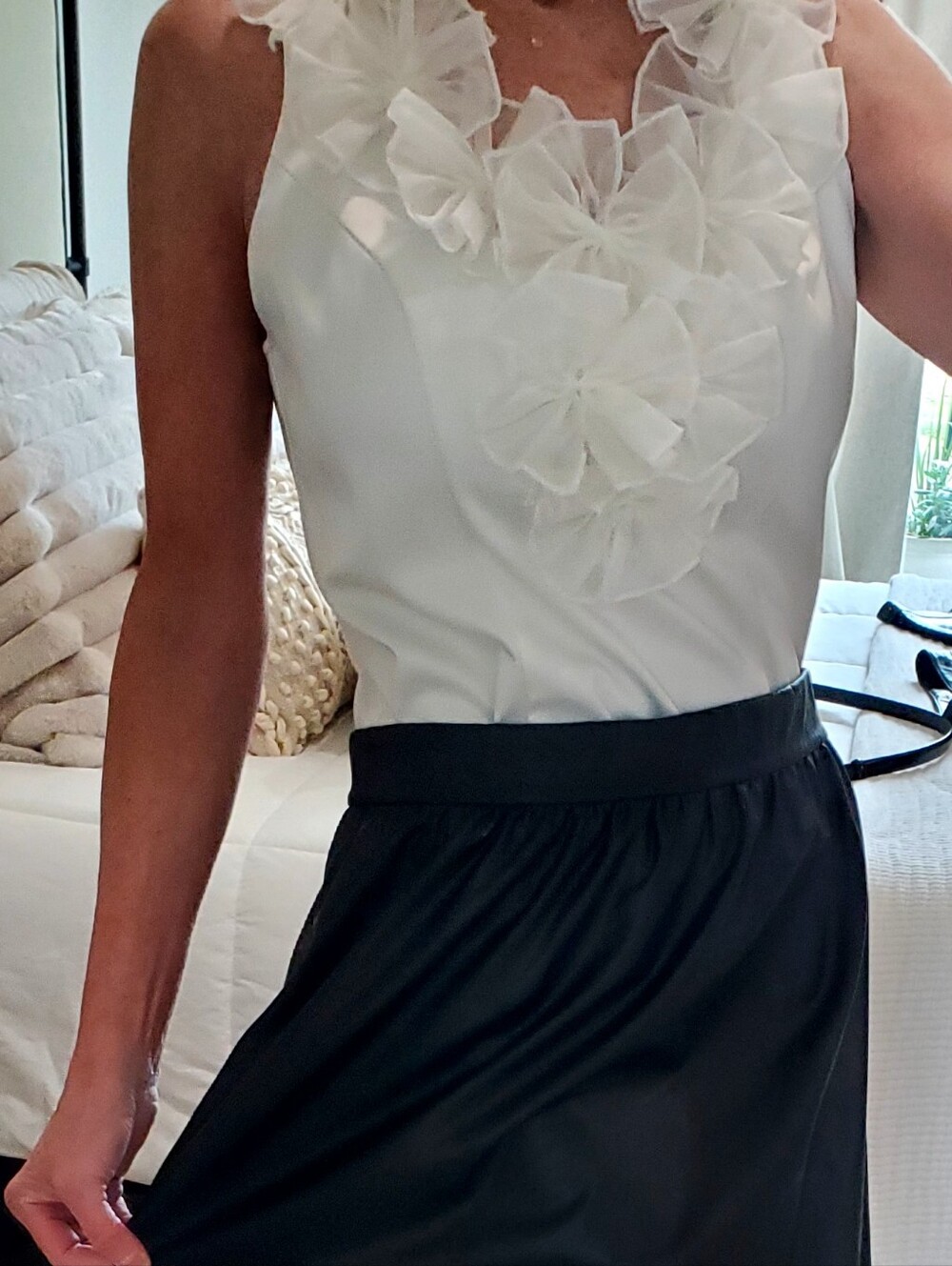 Victor Costa Vtg. Romantic Cream Satin Floret Embellished VNeck Blouse Wm's 8/10